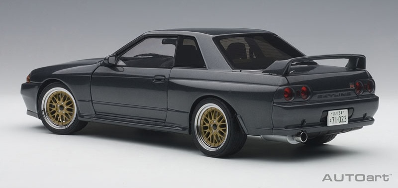 1/18 日産 スカイライン GT-R (R32) 湾岸ミッドナイト 零奈のGT-R