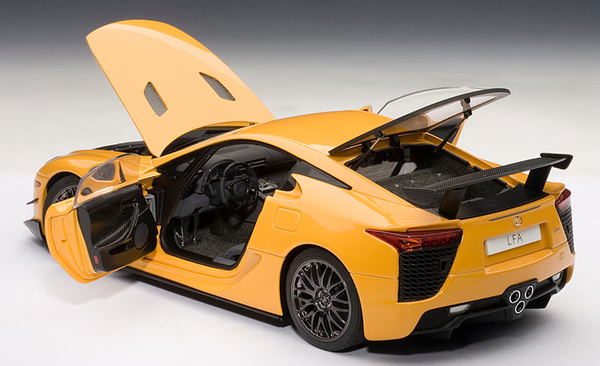 オートアート 1/18 レクサスLFA ニュルブルクリンクパッケージ