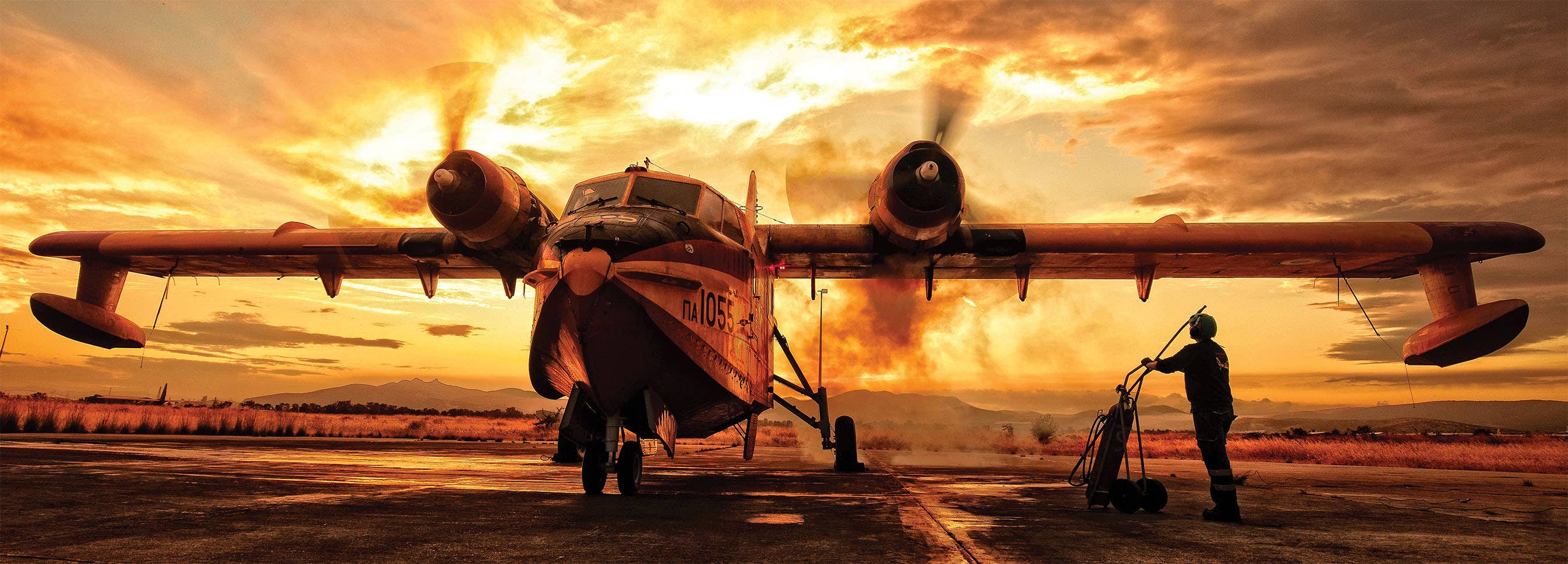 75周年 ギリシャ空軍 第355飛行隊の75年間 19472022年 HLJ.co.jp