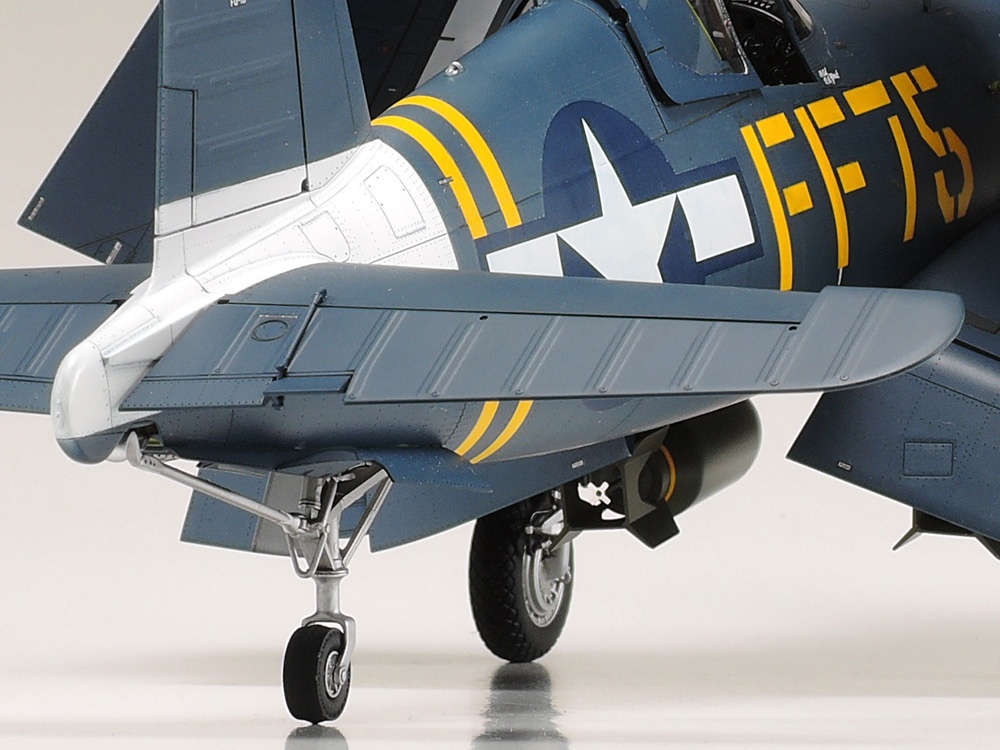 1/32 ヴォート F4U-1D コルセア | HLJ.co.jp