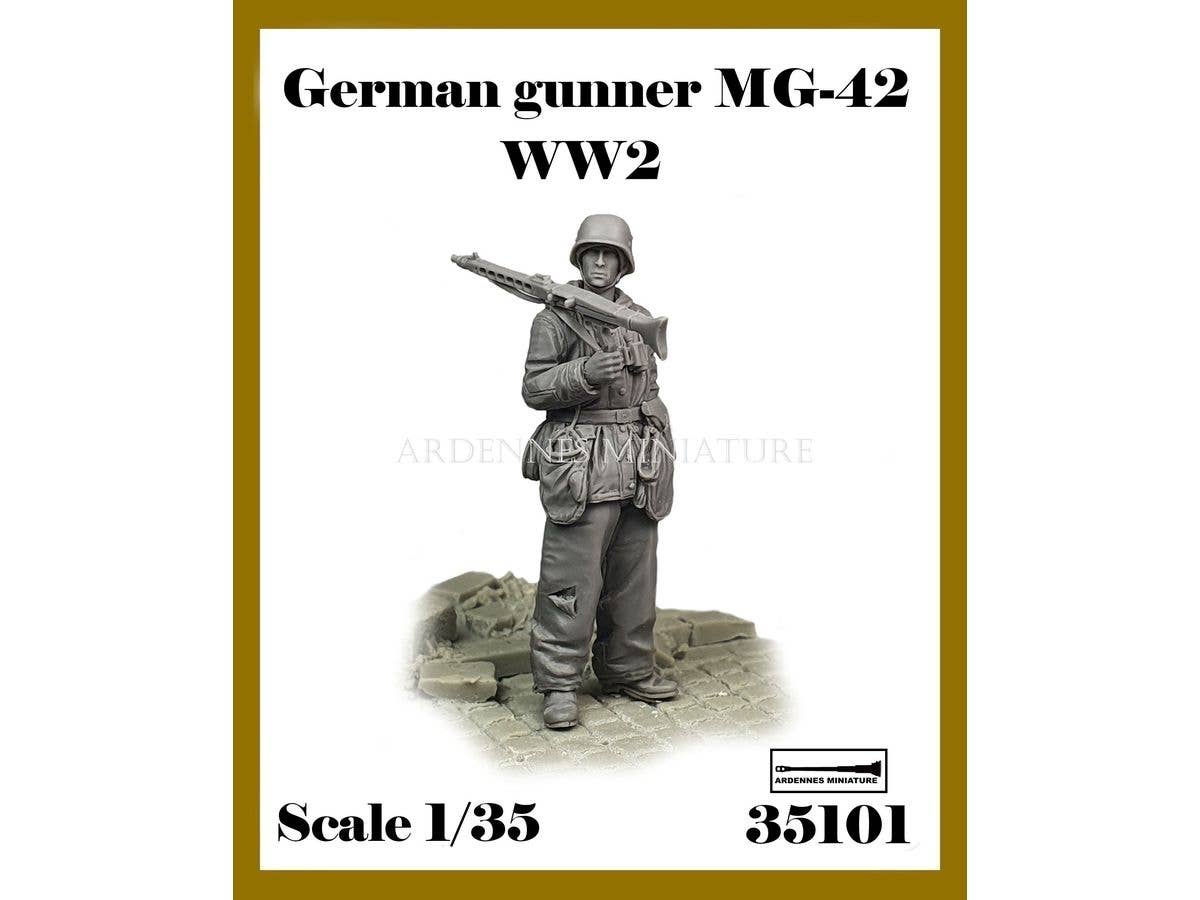 1/35 WWII ドイツ MG42を肩に担いだ冬季装備の機関銃手