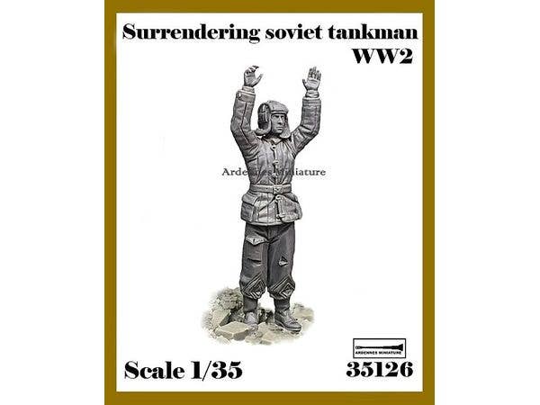 1/35 WWII 露/ソ 両手を上げて投降する戦車兵