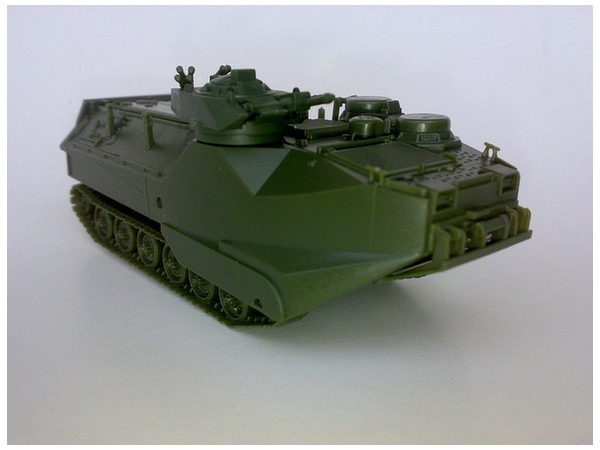 1/87 AAVP7A1 装甲兵員輸送車 米海兵隊40mm/12.7mm砲塔