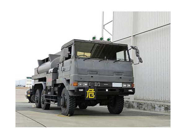 1/72 陸上自衛隊 3 1/2t 航空用燃料タンク車