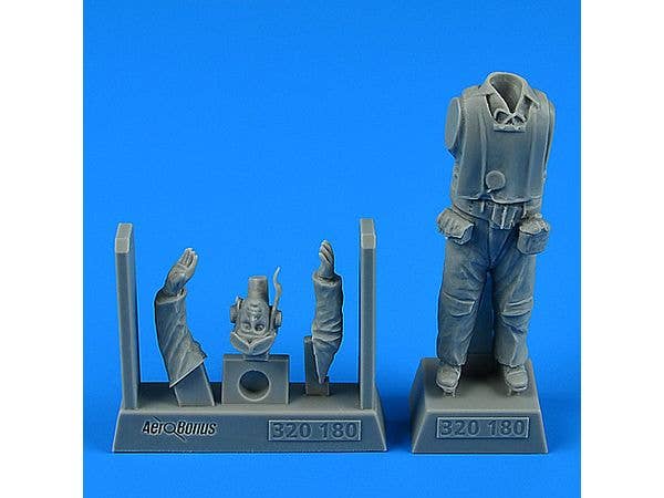 1/32 WW.II 米海兵隊 パイロット (立姿勢)