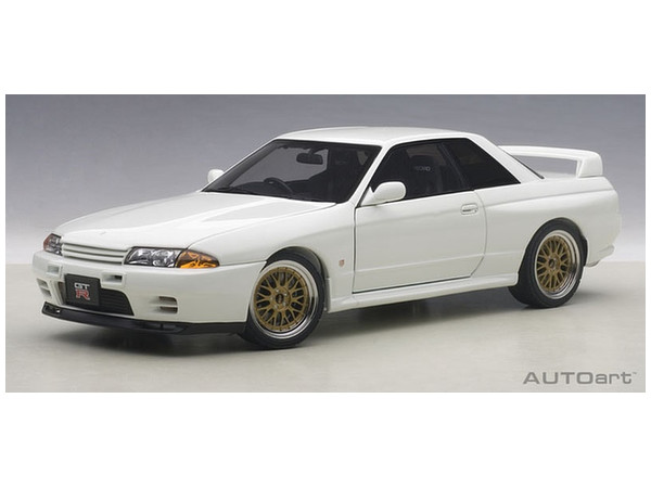 1/18 日産 スカイライン GT-R (R32) V-Spec II チューンド・バージョン ホワイト