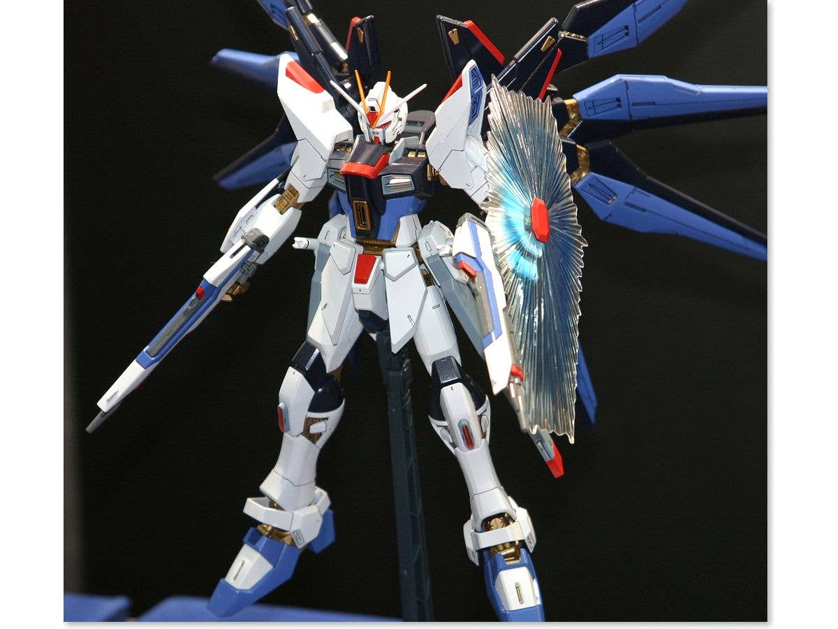 1/100 MG ストライクフリーダムガンダム フルバーストモード