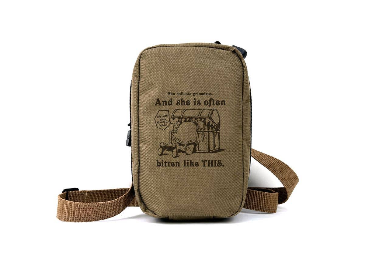 葬送のフリーレン: ミミックに食べられるフリーレン ミニショルダーポーチ / SAND KHAKI