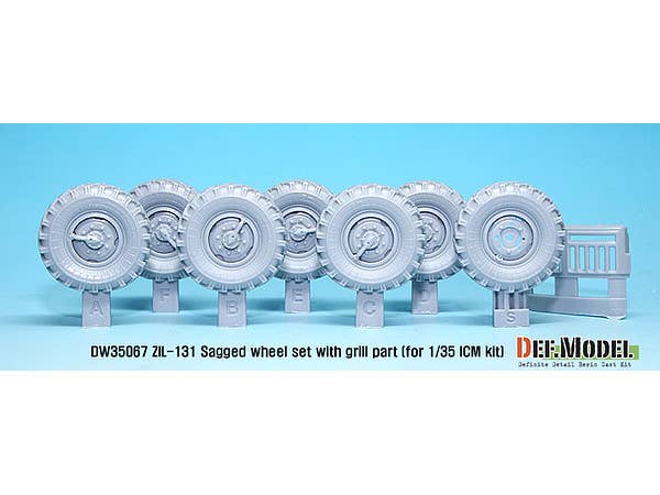 1/35 ZiL-131 カーゴトラック 自重変形タイヤt w/グリルパーツ (ICM)