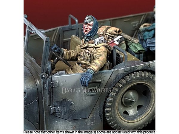 1/35 WW.II ドイツ武装親衛隊 ハンドルに手をかけるドライバー