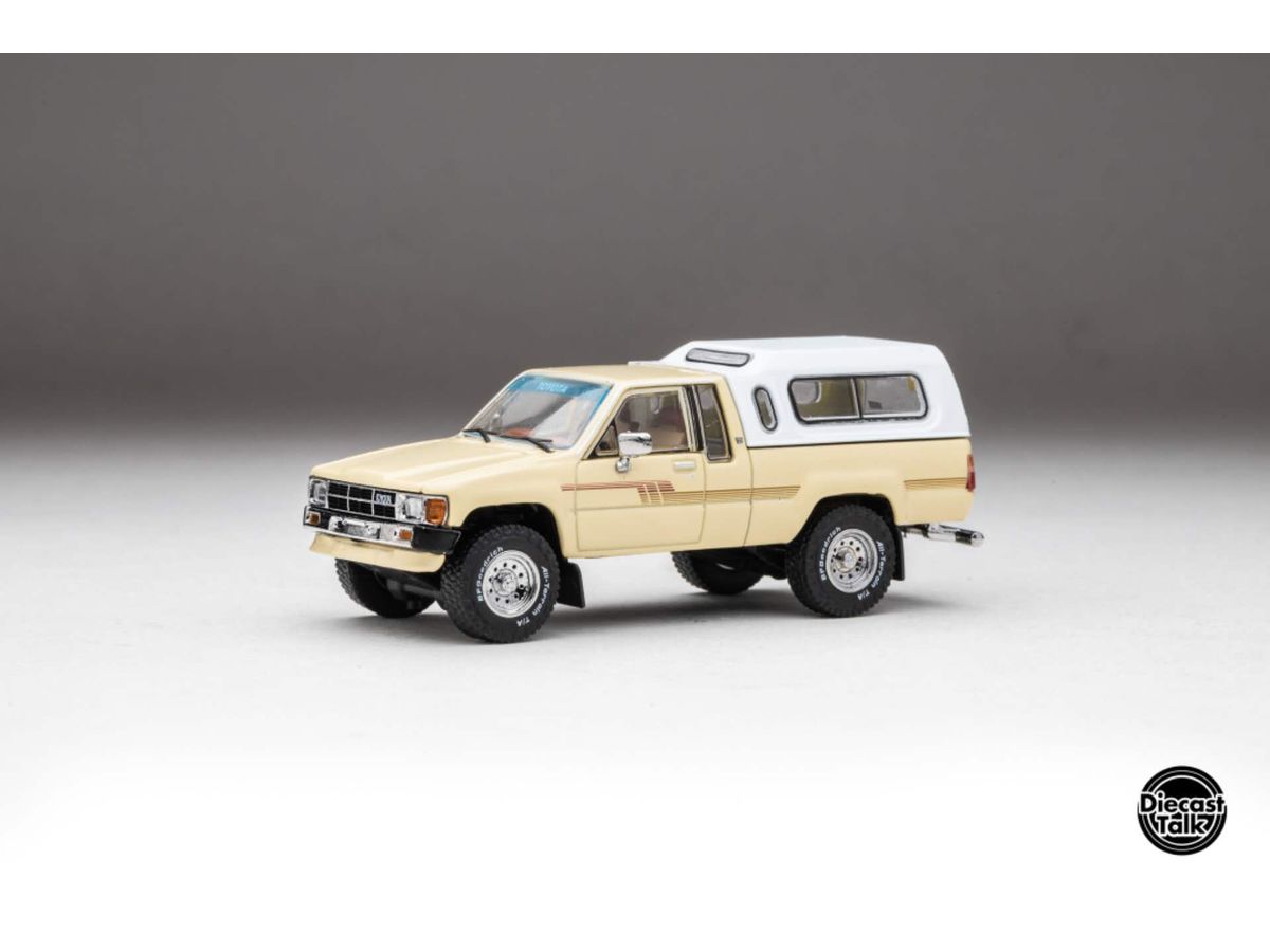 1/64 トヨタ Hilux SR5 Xtracab 1985 Beige with Accessories DiecastTalk特注品