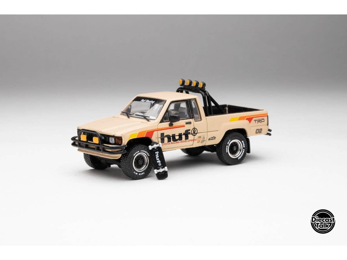 1/64 トヨタ ハイラックス SR5 4 x 4 HUF x DiecastTalk特注品