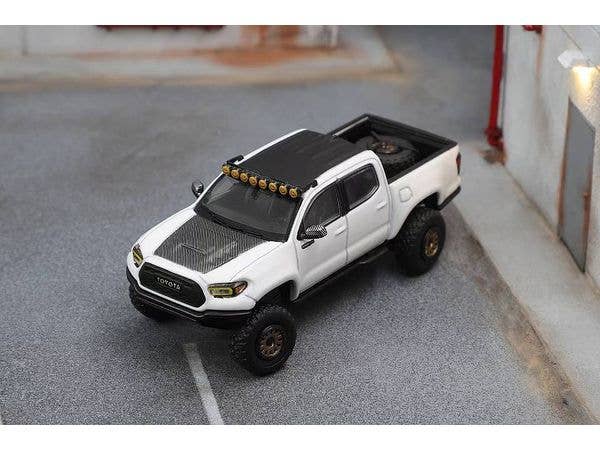 1/64 トヨタ TACOMA TRD Pro 2022- (LHD) -ホワイト