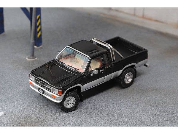 1/64 Toyota Hilux SR5 XTRA Cab 1985- (LHD) - ブラック/ シルバー