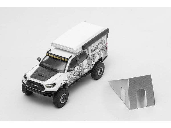 1/64 トヨタ TACOMA TRD Pro 2022 (キャンパーバン) ホワイト / アート