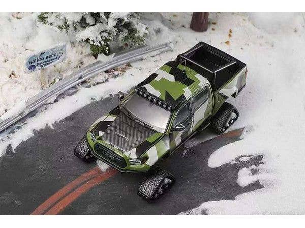 1/64 トヨタ TACOMA 2022 - スキーバージョン / アクセサリー付 グリーン / カモフラージュ