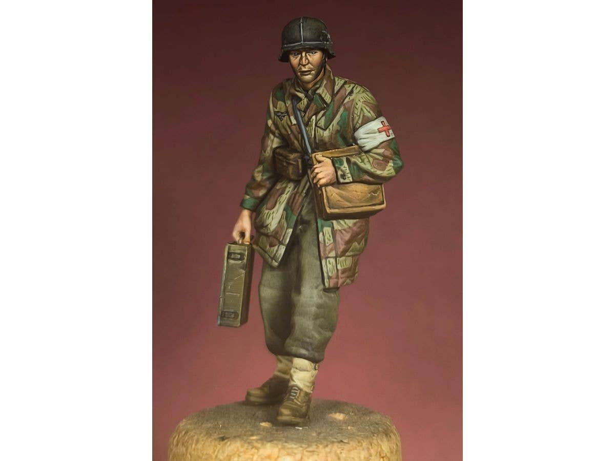 1/35 WWII ドイツ 降下猟兵の衛生兵 1944