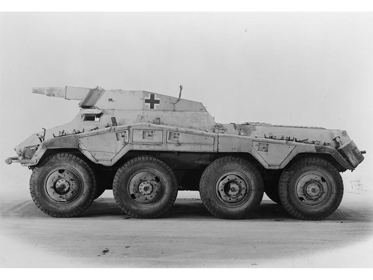 1/35 WW.II ドイツ軍 8輪重装甲車 Sd.Kfz.234/3 短砲身7.5cm砲搭載型
