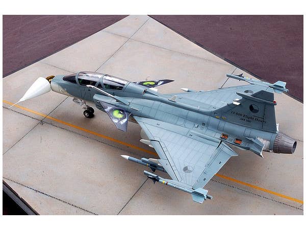 1/48 サーブ JAS39B/D グリペン