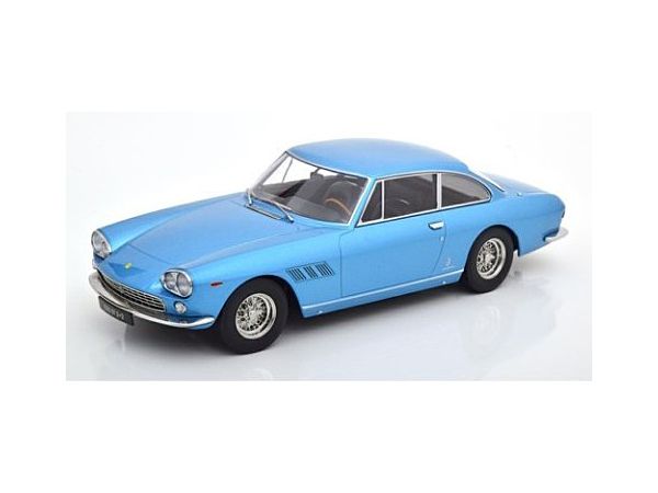 1/18 Ferrari 330 GT 2+2 1964 light blue-metallic