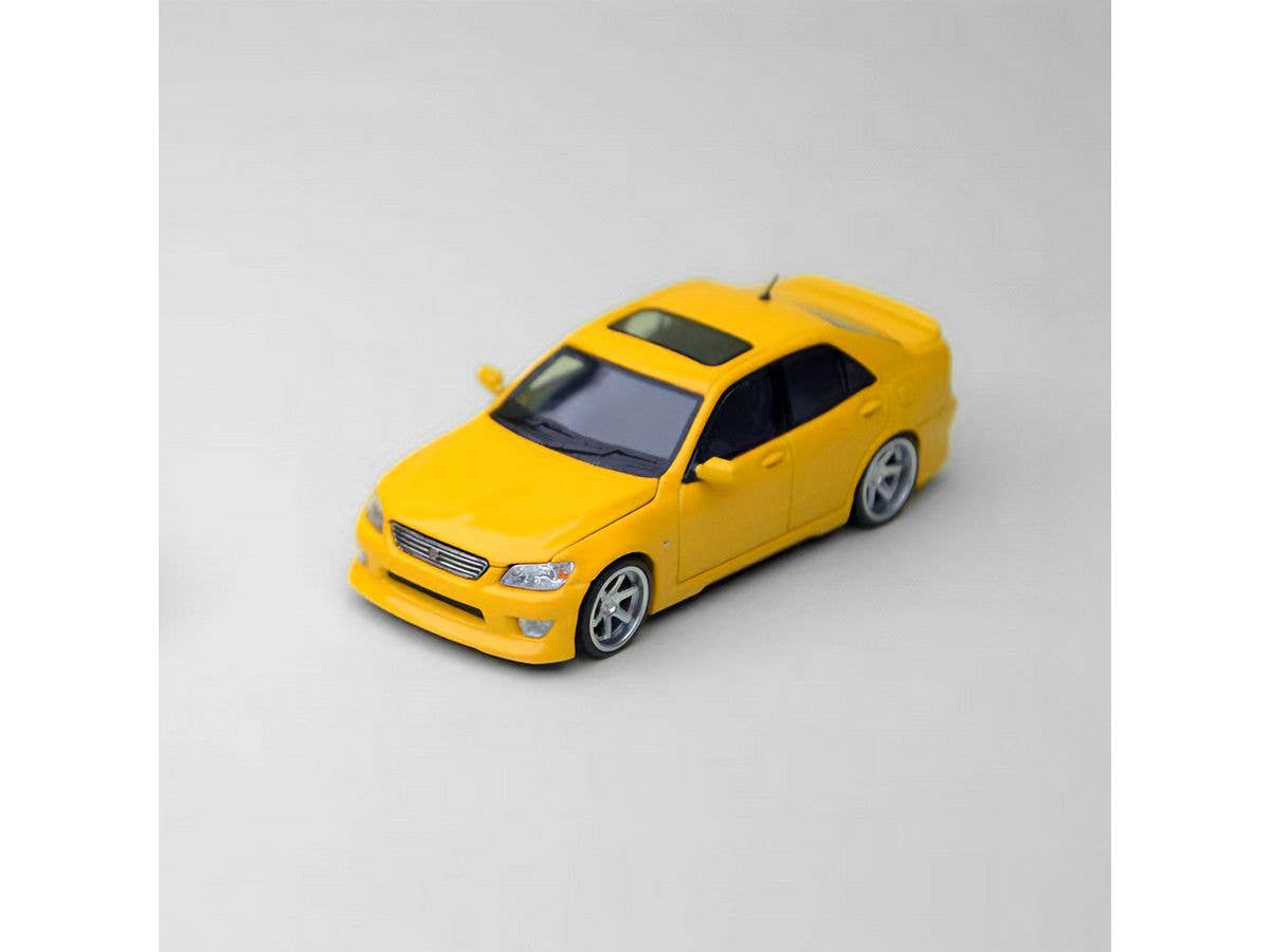 1/64 トヨタ アルテッツァ RS200 (SXE10) スーパーブライトイエロー