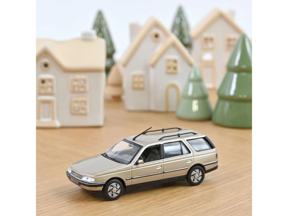 1/43 プジョー 405 ブレーク 1991 メタリックメイフェアベージュ