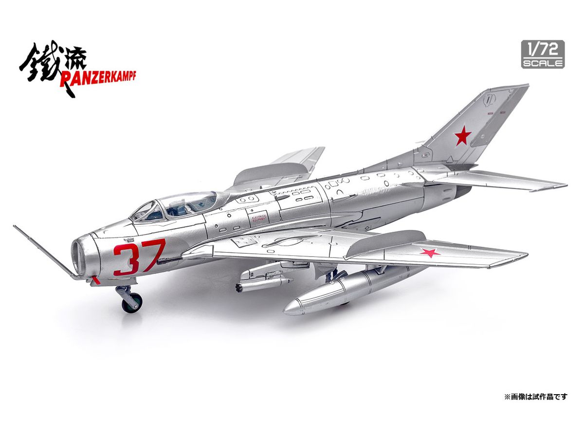 1/72 MiG-19S Farmer Soviet Air Force, Red 37