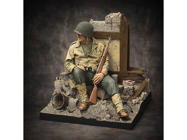 1/35 WWII アメリカ 休息する兵士 (ベース付)