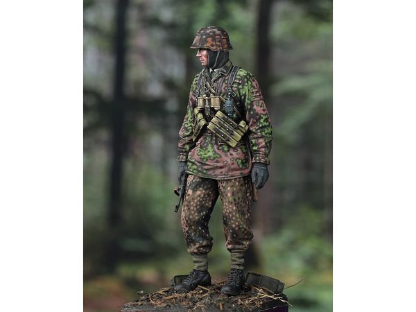 1/35 Waffen SS soldier-WWII