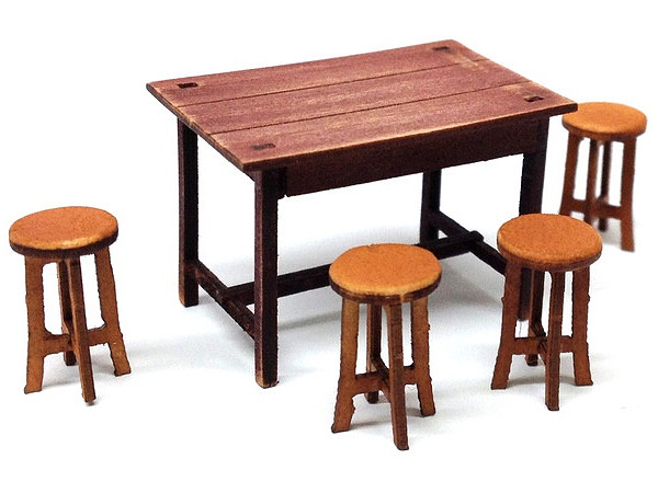 1/35 テーブルと椅子のセット 組み立てキット