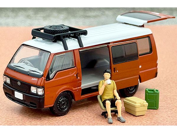 1/64 LV-N310d マツダ ボンゴブローニイ バン カスタム仕様 (茶) ルーフキャリア、フィギュア付