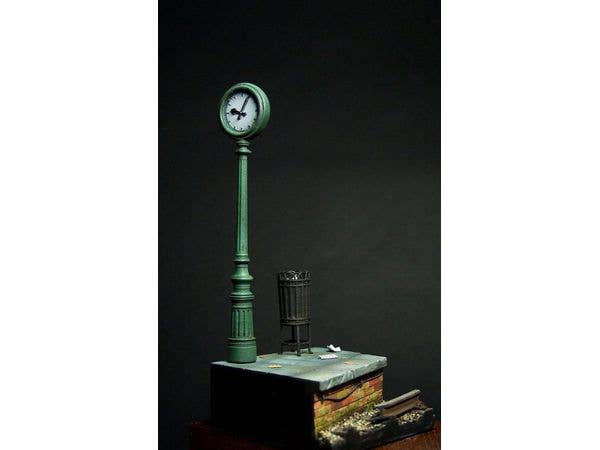 1/32 (54mm) 汎用 フィギュアベース 駅のプラットホーム(時計/ゴミ箱)