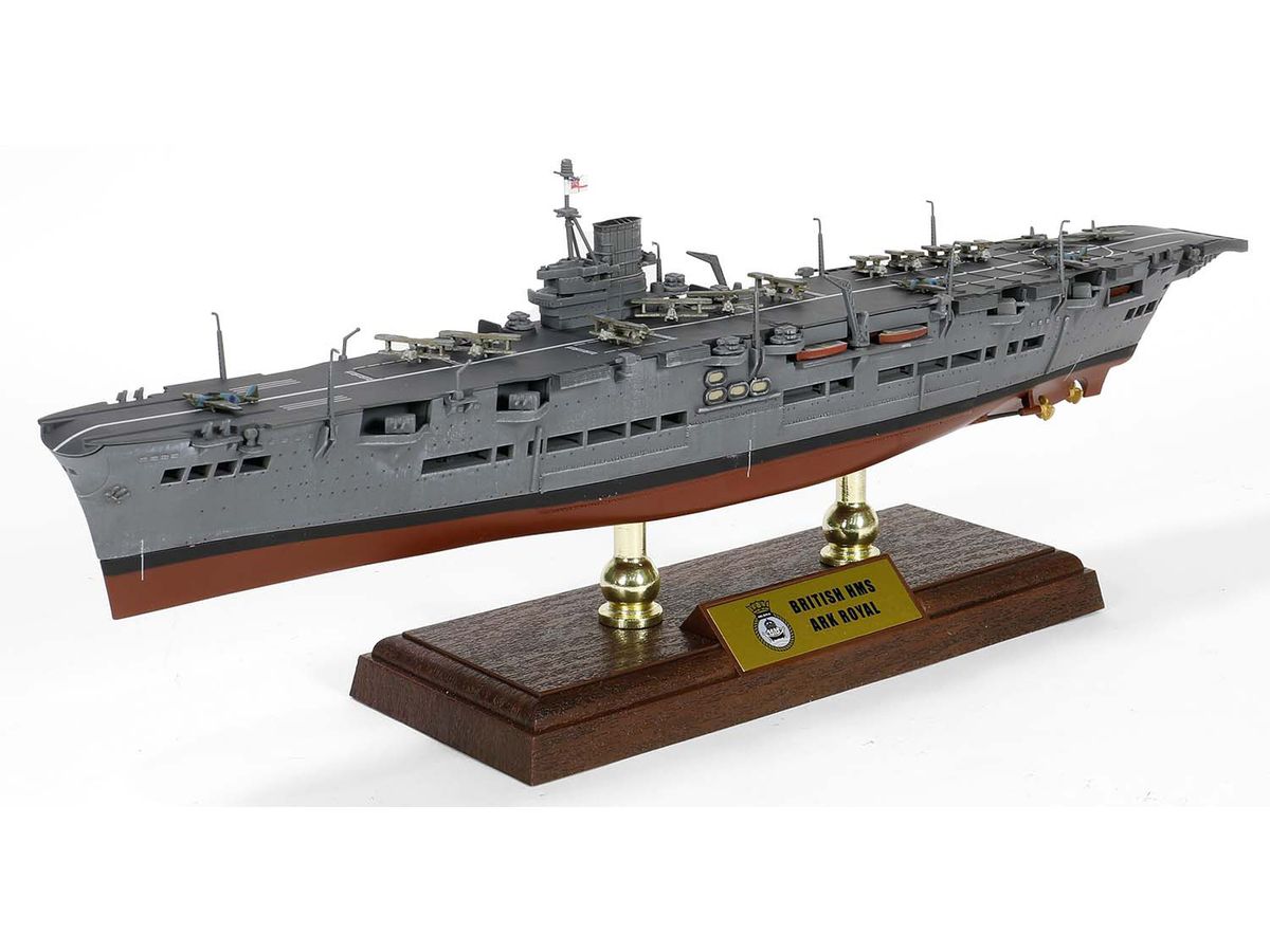 1/700 WW.II イギリス海軍 航空母艦 アーク・ロイヤル (フルハル仕様)  完成品