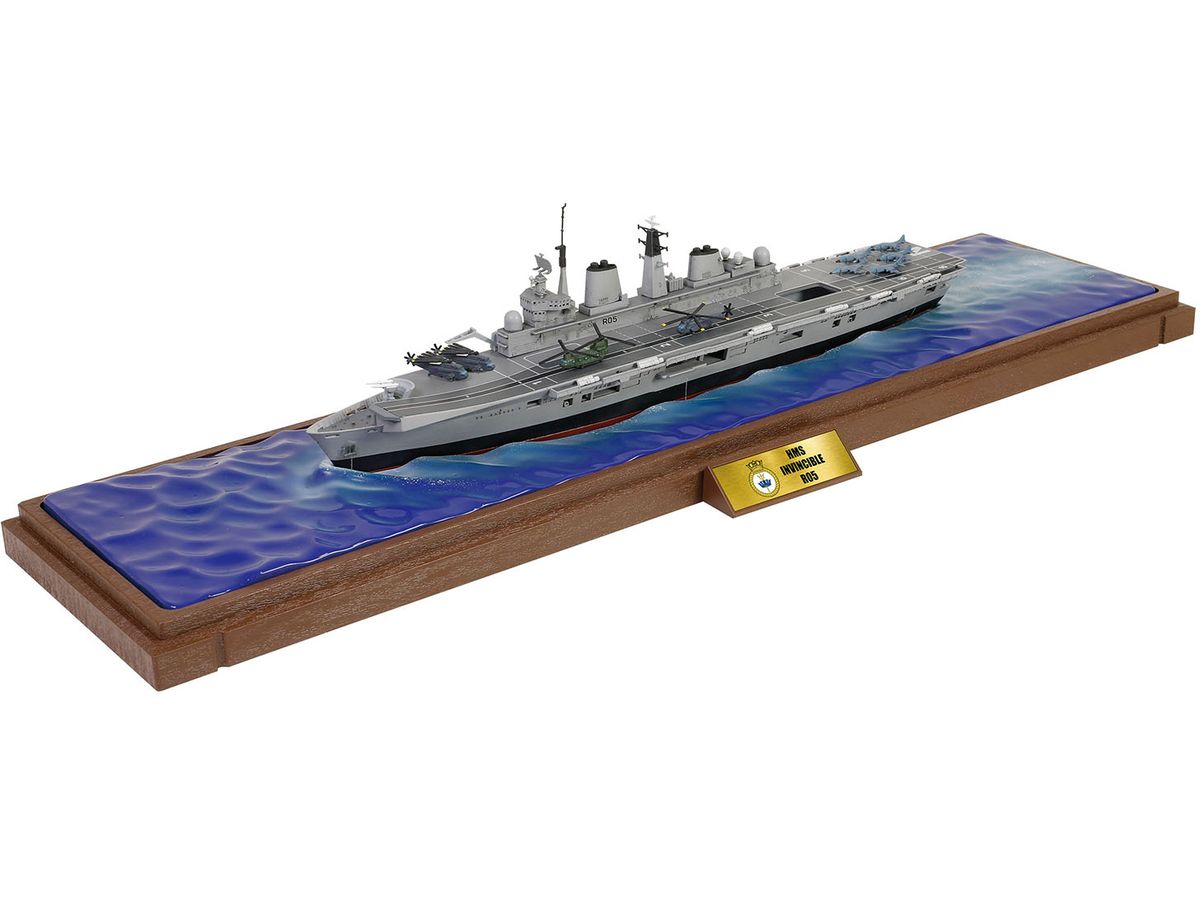 1/700 イギリス海軍 軽空母インビンシブル R05 フォークランド紛争 1982年 (喫水線仕様)