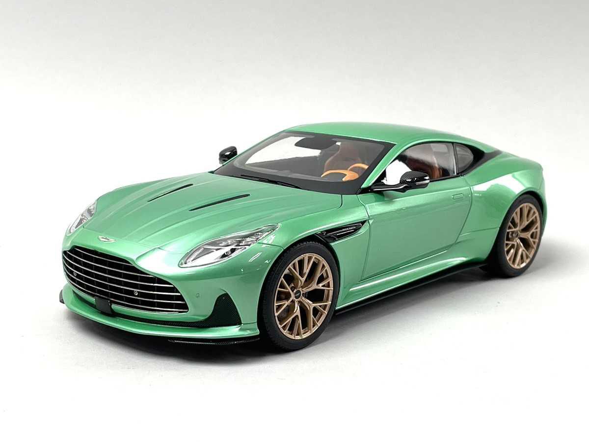 1/18 アストンマーティン DB12 2024 (交換用ホイール付属) グリーン