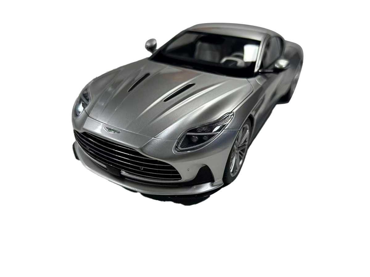 1/18 アストンマーティン DB12 2024 (交換用ホイール付属) シルバー